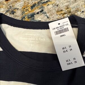 NWT Abercrombie & Fitch Navy and White Striped Shirt Skimming Tee